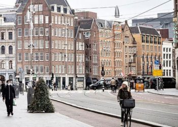 Vaka sayılarında rekor, Hollanda 'kısmi' olarak kapanıyor