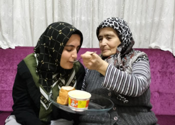 Yaklaşık 2 ay önce tutuklanan 4. evre kanser hastası Ayşe Özdoğan, tahliye oldu