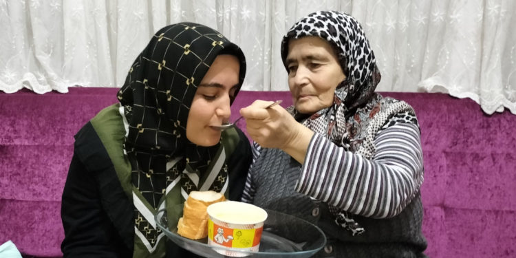 Yaklaşık 2 ay önce tutuklanan 4. evre kanser hastası Ayşe Özdoğan, tahliye oldu