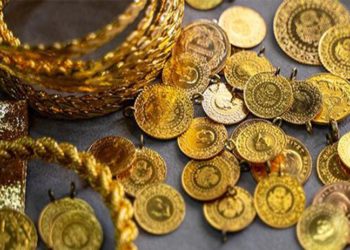 Yaşlı kadın '1 milyon liralık altınlarını' dolandırıcıya teslim etti