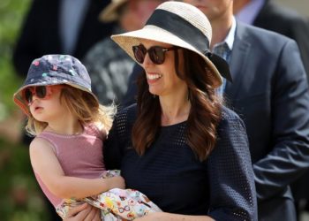 Yeni Zelanda Başbakanı’nın ‘ulusa sesleniş’ konuşmasını üç yaşındaki kızı böldü