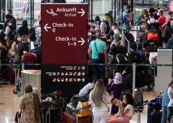 Yeni varyant alarmı: Güney Afrika'ya uçuşlar sınırlandırılıyor