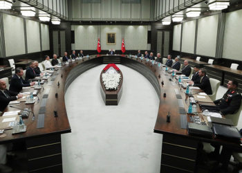 Yeni Şafak yazarı: Bugüne kadarki MGK bildirilerinde 'ekonomi' meselesinin bu şekilde ele alındığına rastlamamıştım