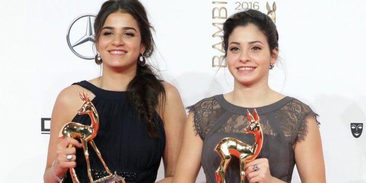 Yunanistan, sığınmacılara yardımcı olan 24 yardım çalışanını yargılamaya başlıyor