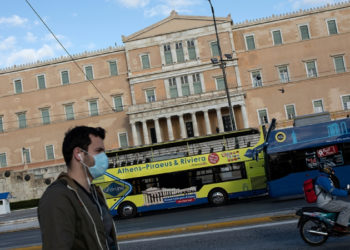 Yunanistan'da aşısızların kapalı alanlara girmesi yasaklandı