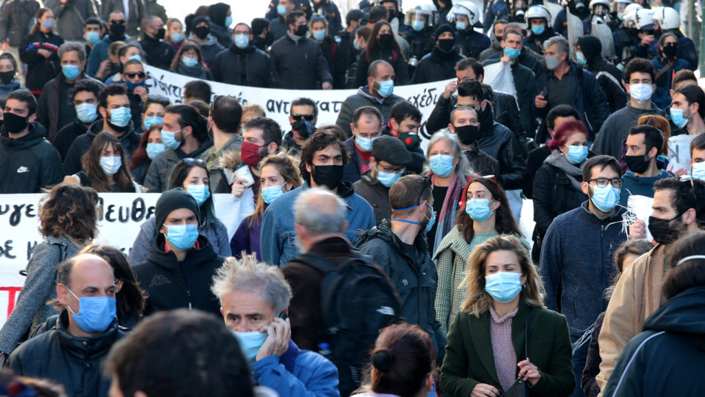 Yunanistan'da günlük Covid-19 vaka sayısı en yüksek seviyeye ulaştı