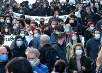 Yunanistan'da günlük Covid-19 vaka sayısı en yüksek seviyeye ulaştı