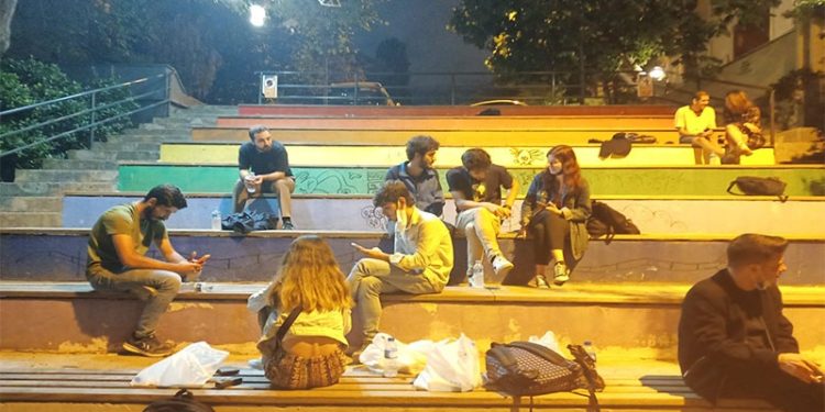 Yurt hedefi tutmadı, 'Öğrenciler birtakım tarikat ve cemaat yurtlarına mahkûm bırakılıyor'