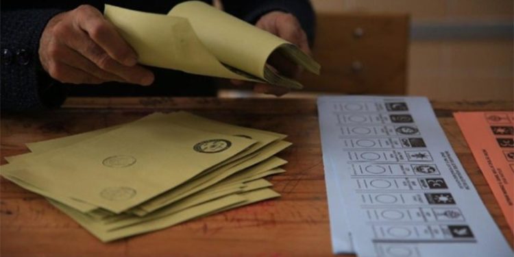 Yöneylem Araştırma'nın son anketi: Cumhur İttifakı eriyor