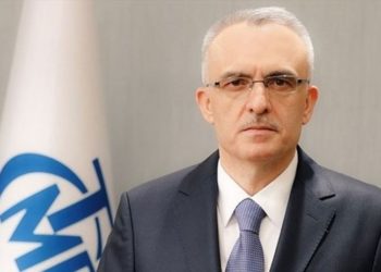 'Yüksek faiz düşük kur kısır döngüsü' bir yıl önce kuru düşürmüştü