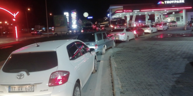 Zam öncesi vatandaşlar benzin istasyonlarına akın etti
