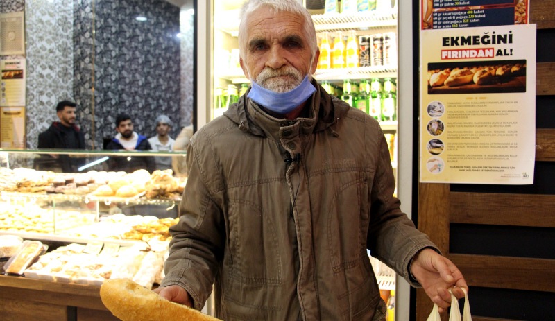 'Zamlardan sonra ekmek almadan geri döneni de gördüm, bu süreçte ekmek yemek lüks oldu'