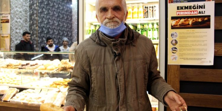 'Zamlardan sonra ekmek almadan geri döneni de gördüm, bu süreçte ekmek yemek lüks oldu'