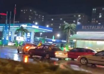 Zamsız otogaz almak isteyen vatandaşlar akaryakıt istasyonlarına akın etti