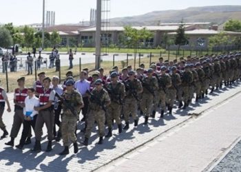 İkinci bir Yeşil vakası mı? Komutanları takip etmiş, bilgisayarlara girmiş!