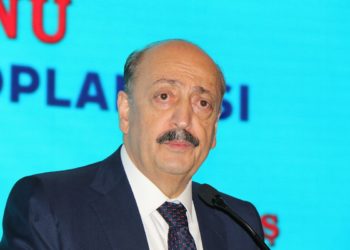 Çalışma Bakanı Vedat Bilgin, AKP MKYK üyelerine asgari ücret sunumu yaptı