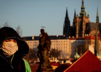 Çekya'da aşısız olanlar restoran ve benzeri yerlere giremeyecek, toplu etkinliklere katılamayacak