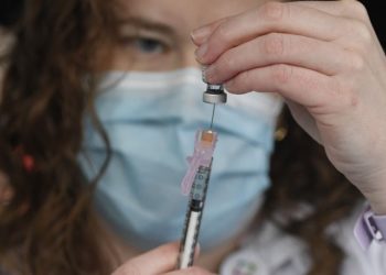 Çekya'da aşısızlara kamusal etkinlik ve kurumlara giriş yasağı