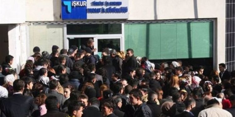 Çift maaş saltanatı sürüyor: Halkın iş umuduyla başvurduğu İŞKUR'a Hazine'de isim atandı