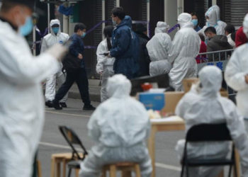 Çin'de tek bir koronavirüs vakası nedeniyle tüm okul karantinaya alındı, öğrenciler mahsur kaldı