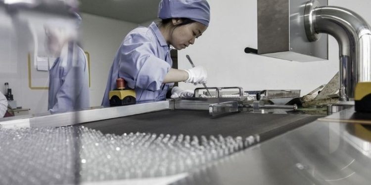 Çin'de üretilen Covid-19 ilacının insan testi başladı