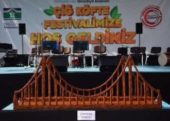 Çiğ köfteden 'Çanakkale Köprüsü' ilgi odağı oldu