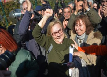 Çıplak arama davasında kadın polis hakkında yakalama kararı