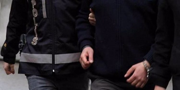 Özel harekat polisleri evleri bastı: 16 gözaltı