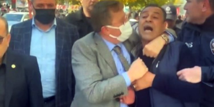 İYİ Partili Türkkan, Bingöl'de 'hakaret ettiği' için özür diledi