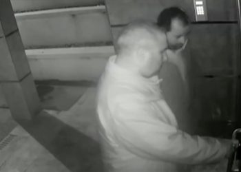 İki ihraç binbaşıya suçlama: Polisin arama yaptığı sırada evi ziyarete geldiler