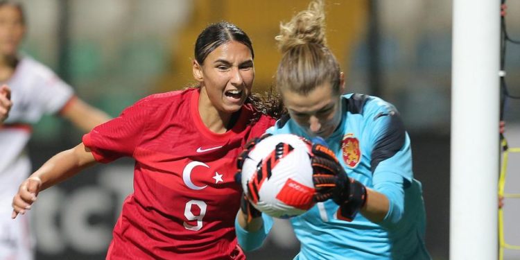 "İki ülke arasında": Deplasmandayken de evlerindeler