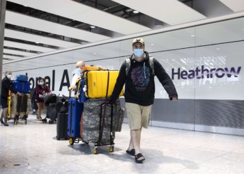 İngiltere, ‘yeni Covid-19 varyantı’ nedeniyle 6 Afrika ülkesini kırmızı listeye aldı