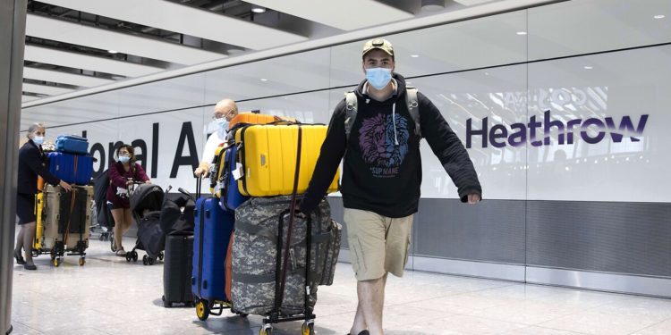 İngiltere, ‘yeni Covid-19 varyantı’ nedeniyle 6 Afrika ülkesini kırmızı listeye aldı