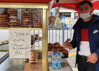 "İnsanların alım gücü düştü” diyen bir esnaf yarım simit satmaya başladı