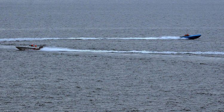 İran Devrim Muhafızları, Basra Körfezi'nde "kaçak mazot yüklü" yabancı bir gemiye el koydu