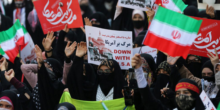 İran'da ABD karşıtı gösteriler yapıldı