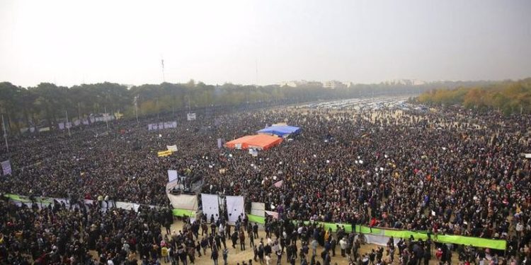 İran'da su krizi protestoları: En az 67 gözaltı, 2 ağır yaralı