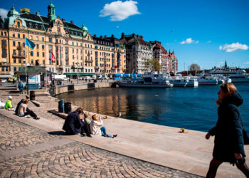İskandinav ülkelerinde Covid-19 tedbirleri artırılıyor