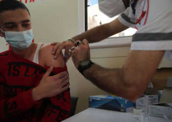 İsrail, 5-11 yaş arası çocuklara koronavirüs aşısı yapmaya başladı