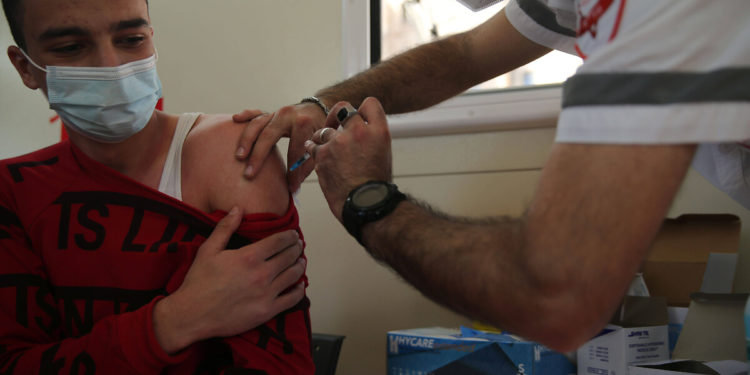 İsrail, 5-11 yaş arası çocuklara koronavirüs aşısı yapmaya başladı