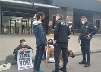 İstanbul'da YÖK'ü protesto eden öğrencilere gözaltı