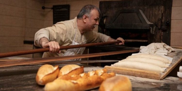İstanbul'da ekmeğe 'resmen' zam geldi