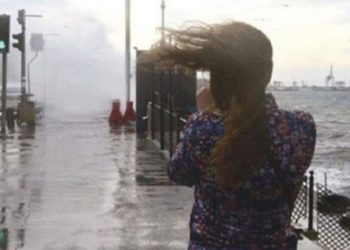 İstanbul'da fırtına nedeniyle okullara bir g&uuml;nl&uuml;k ara
