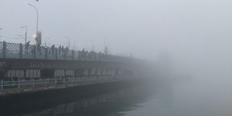 İstanbul'da hava ulaşımına sis engeli