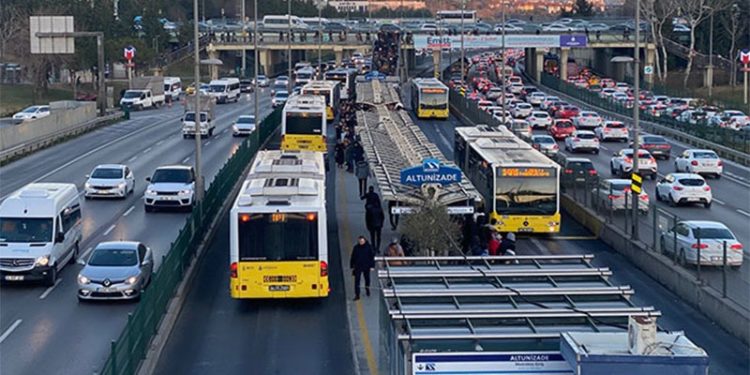 İstanbul'da ulaşıma zam teklifi ertelendi