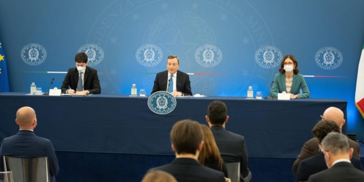 İtalya'da aşı yaptırmayanlara sıkı tedbirler getirildi