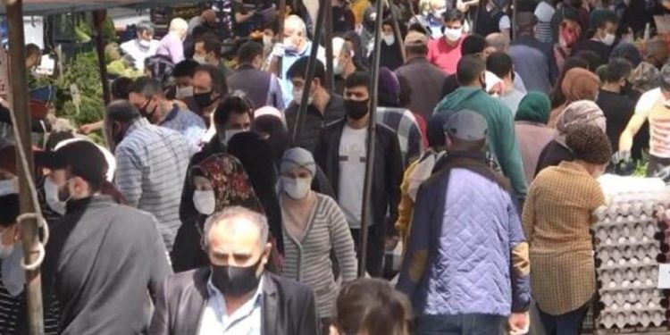 İzmir Tabip Odası Başkanı Dr. Lütfi Çamlı: Şu anda uzamış bir 4'üncü pikin içindeyiz, bir türlü kontrol altına alınamıyor