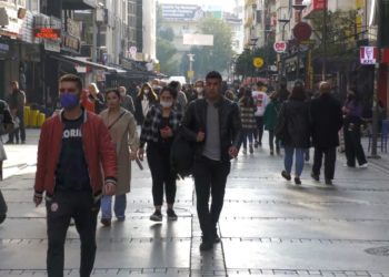 İzmir Tabip Odası Başkanı Çamlı: Pandemi akışına bırakıldı, sürü bağışıklığına dönüldüğü kaygısı yaşıyoruz