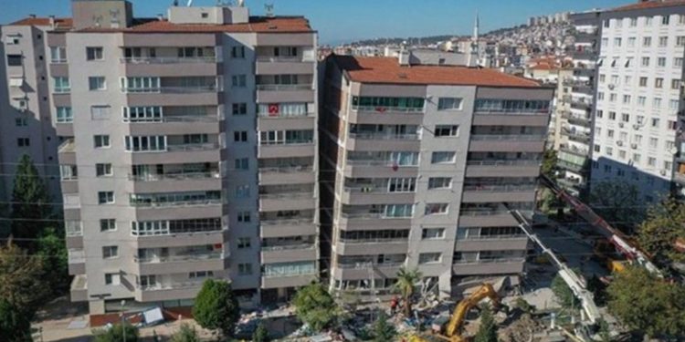 İzmir depremi davasında suç duyurusu