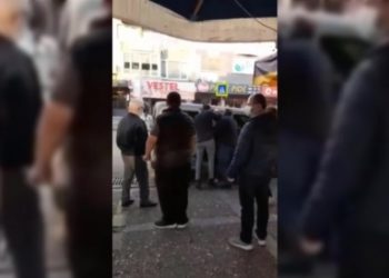 İzmir'de İYİ Parti standına saldırı: Kadın g&ouml;revli darp edildi